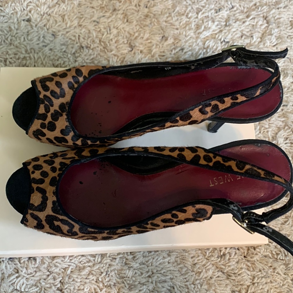 Nine West very comfortable size 8.5 pumps. Real fur and cow leather. 3” heel